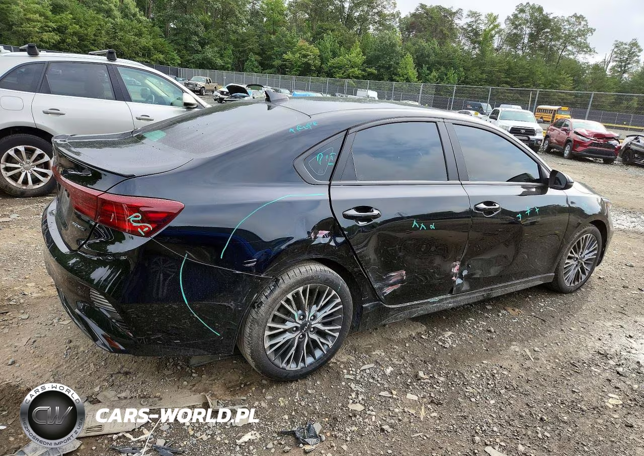 2023 Kia Forte Gt Line VIN:3KPF54AD6PE685367 - 3