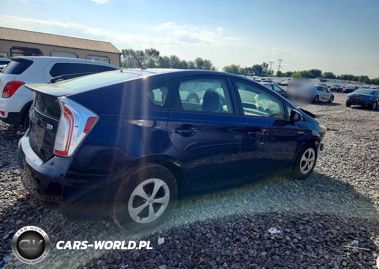 2015 Toyota Prius Two VIN:JTDKN3DU1F0400859 - 3