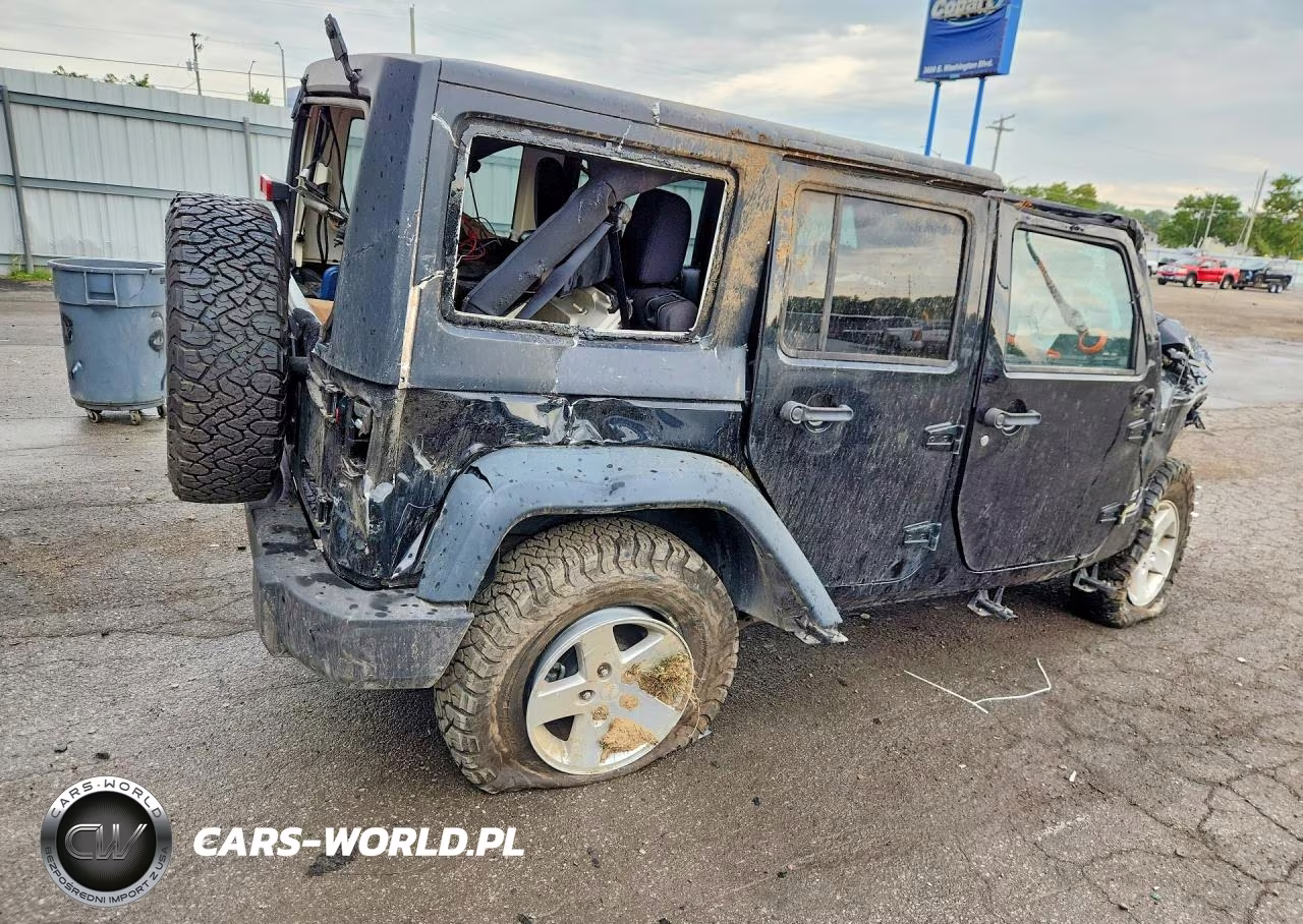 2014 Jeep Wrangler Unlimited Sport VIN:1C4BJWDG9EL101043 - 3