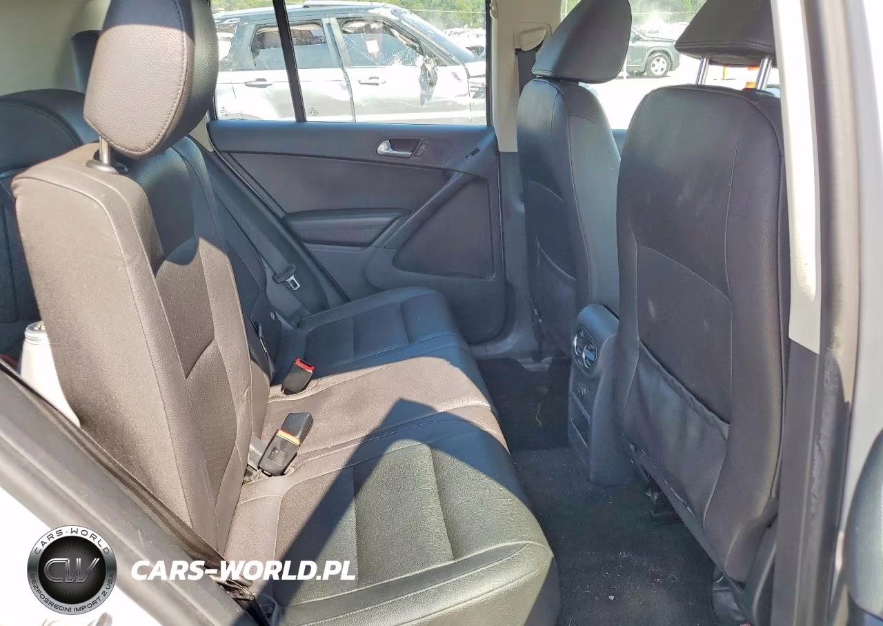 2016 Volkswagen Tiguan S VIN:WVGBV7AX6GW579304 - 11