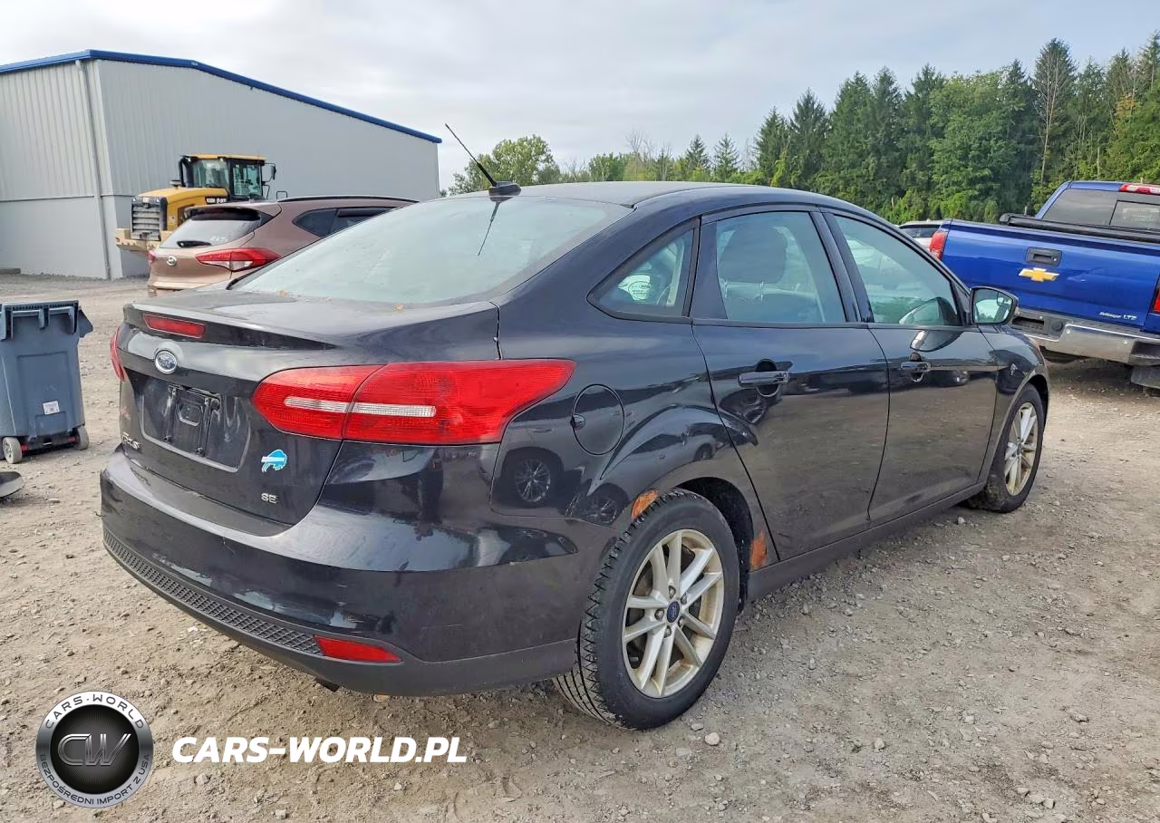 2016 Ford Focus Se VIN:1FADP3F23GL233280 - 3