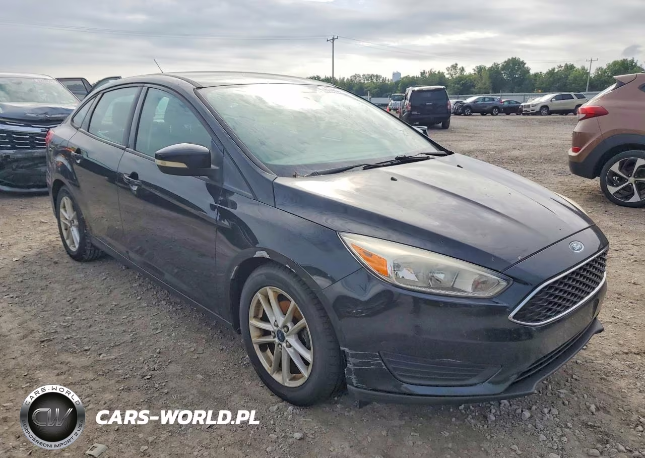 2016 Ford Focus Se VIN:1FADP3F23GL233280 - 4