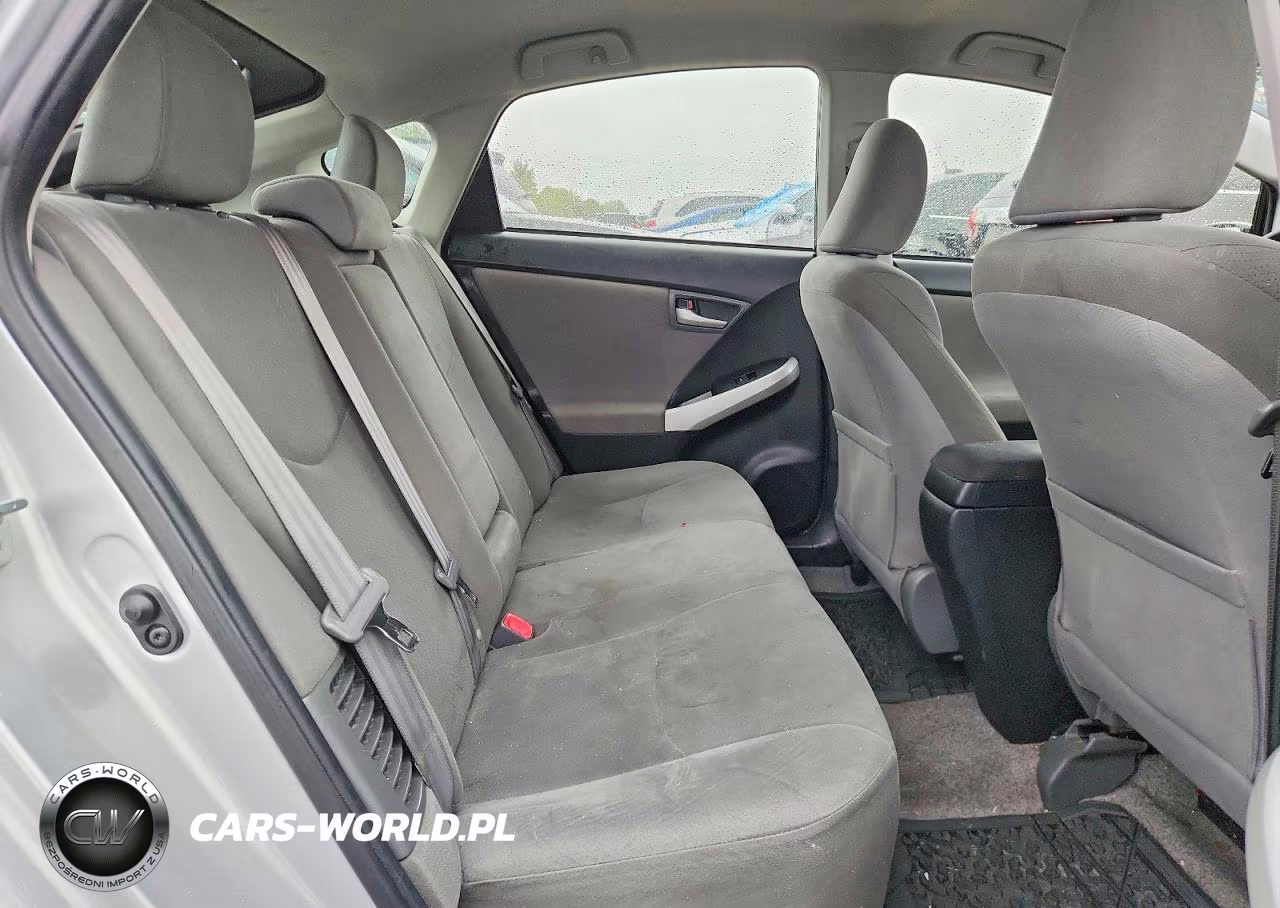 2013 Toyota Prius Two VIN:JTDKN3DU6D5686563 - 10