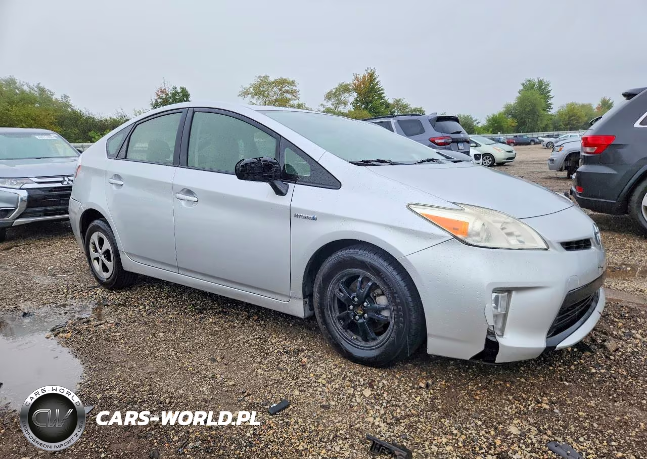 2013 Toyota Prius Two VIN:JTDKN3DU6D5686563 - 4
