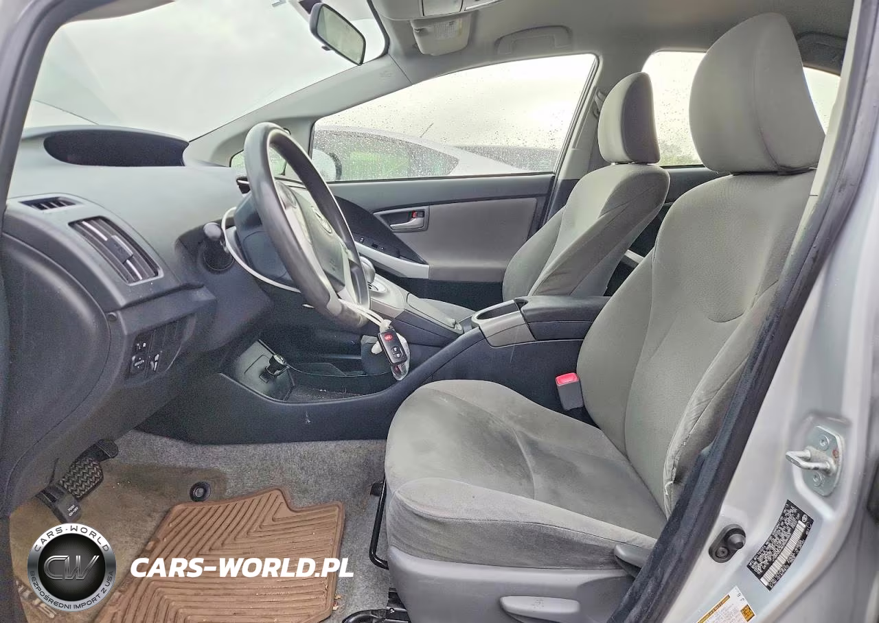 2013 Toyota Prius Two VIN:JTDKN3DU6D5686563 - 7
