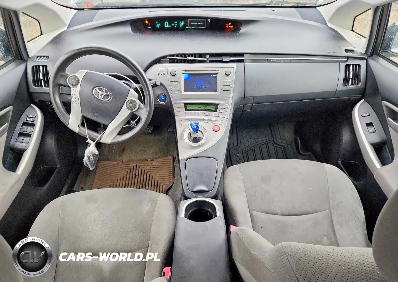 2013 Toyota Prius Two VIN:JTDKN3DU6D5686563 - 8