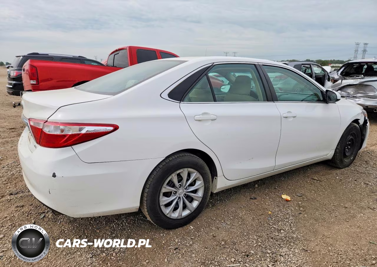 2015 Toyota Camry Le VIN:4T4BF1FK4FR457144 - 3