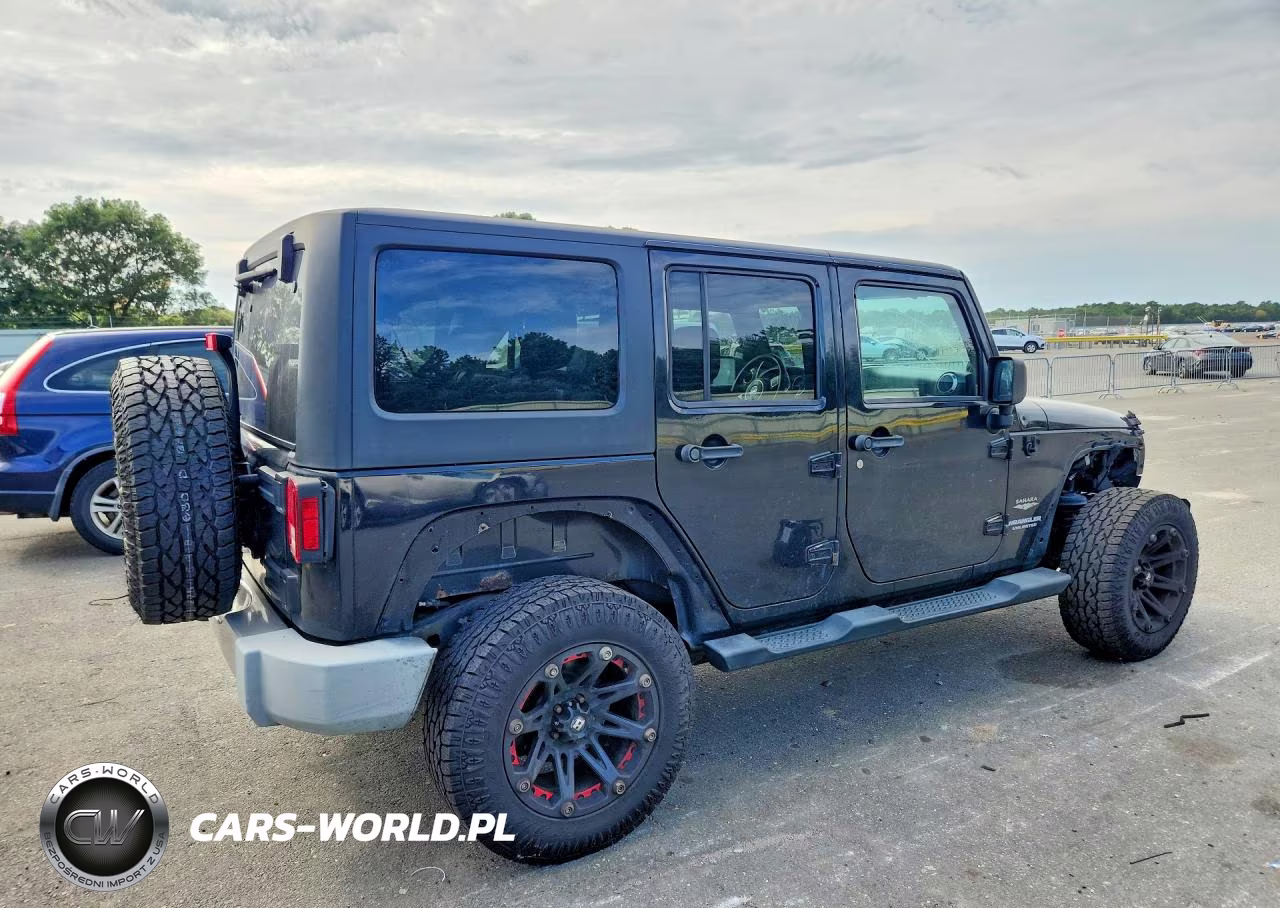 2014 Jeep Wrangler Unlimited Sahara VIN:1C4BJWEG6EL126271 - 3