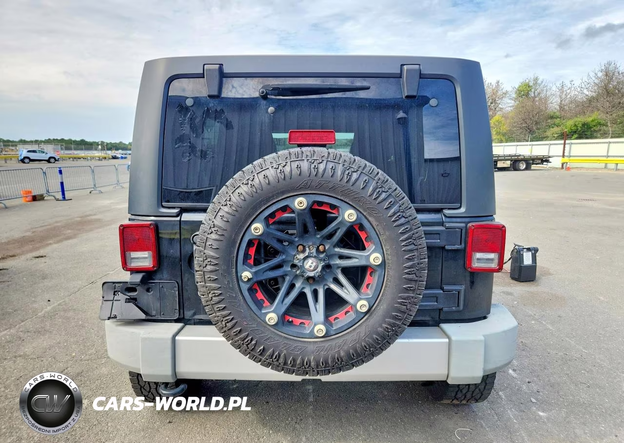 2014 Jeep Wrangler Unlimited Sahara VIN:1C4BJWEG6EL126271 - 6