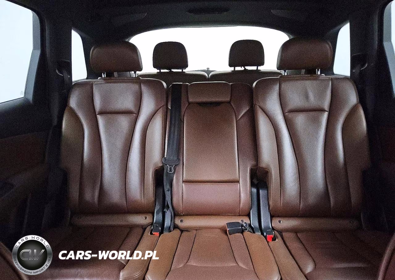 2018 Audi Q7 Premium Plus VIN:WA1LHAF76JD002713 - 10
