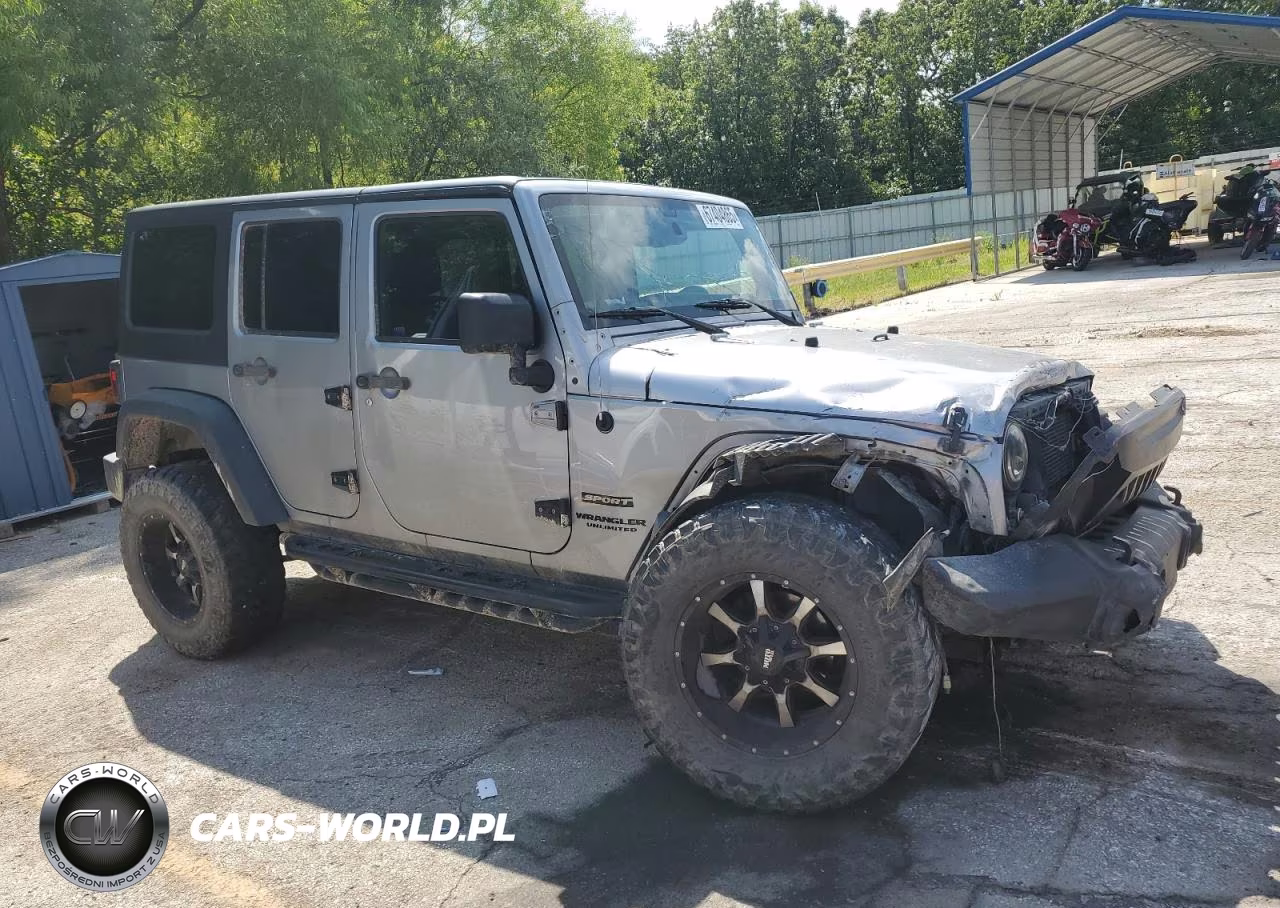 2016 Jeep Wrangler Unlimited Sport VIN:1C4HJWDG0GL135725 - 4