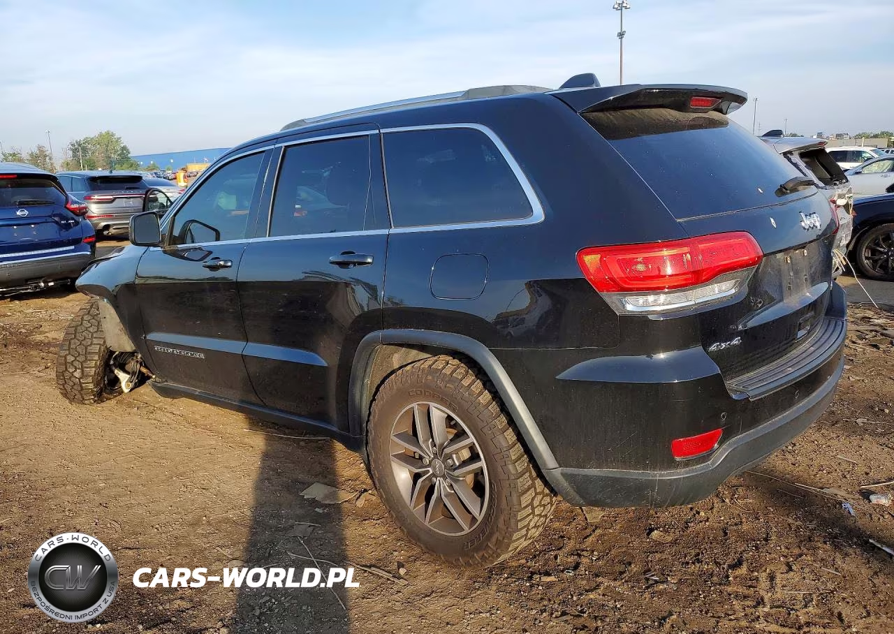 2018 Jeep Grand Cherokee Laredo VIN:1C4RJFAGXJC355969 - 2