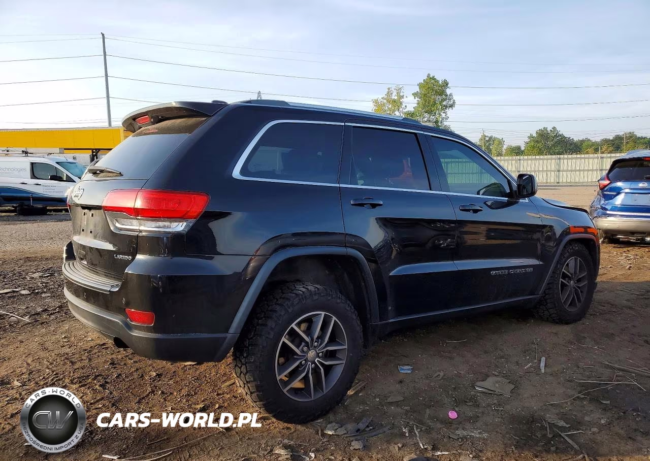 2018 Jeep Grand Cherokee Laredo VIN:1C4RJFAGXJC355969 - 3