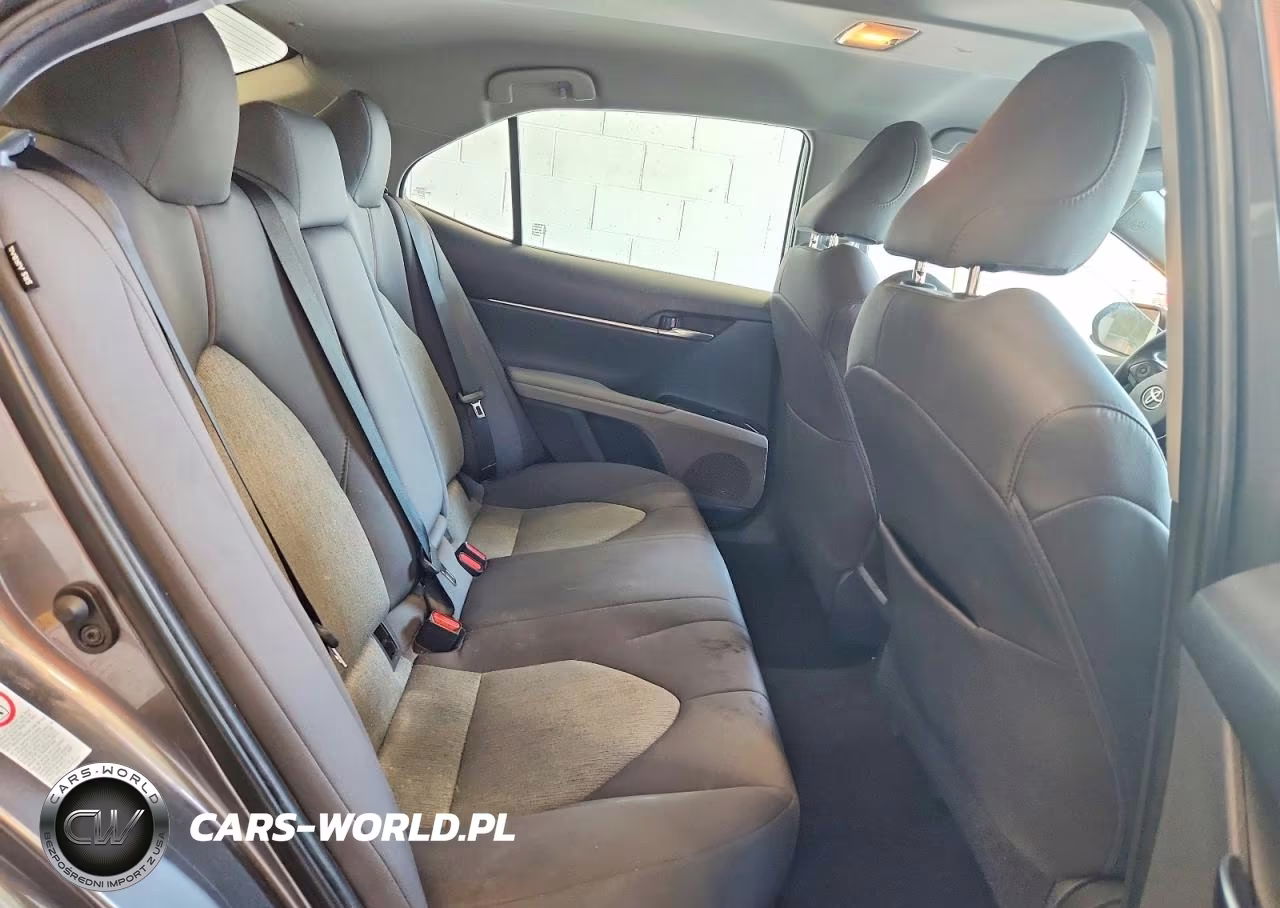 2019 Toyota Camry Le VIN:4T1B11HK6KU686487 - 10