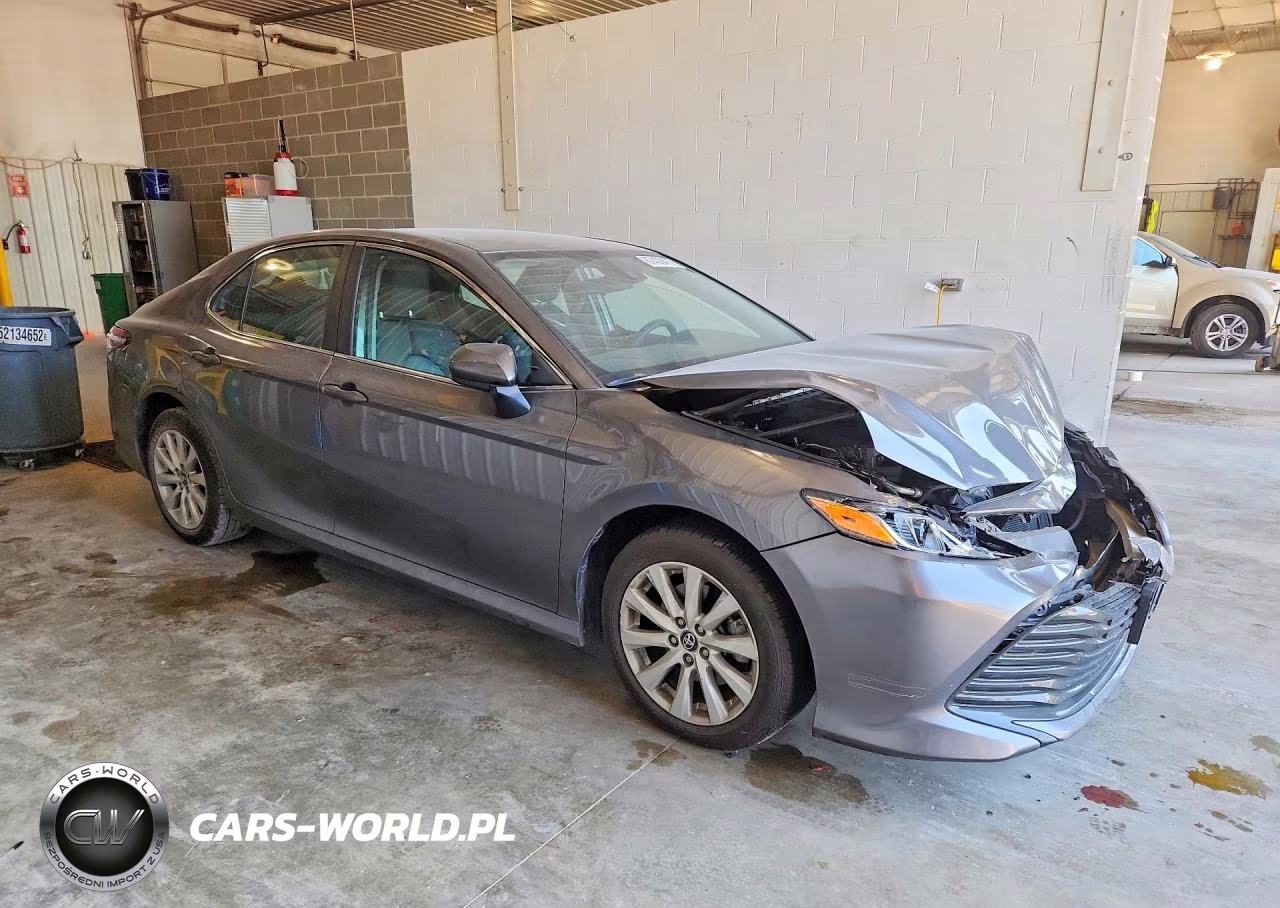2019 Toyota Camry Le VIN:4T1B11HK6KU686487 - 4