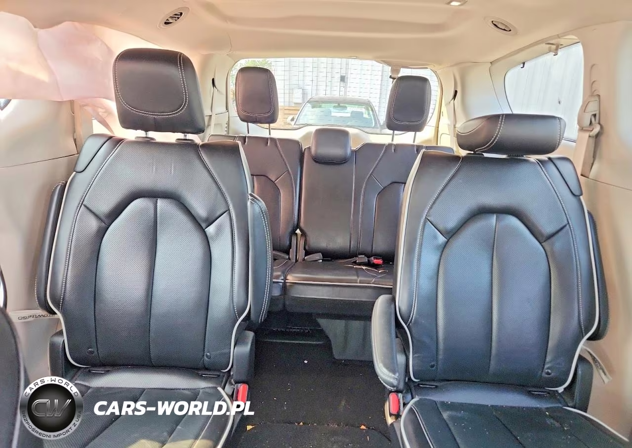 2023 Chrysler Pacifica Limited VIN:2C4RC1GG7PR575025 - 10