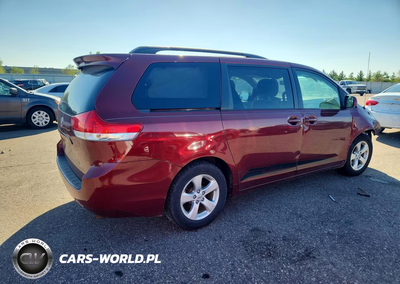 2013 Toyota Sienna Le VIN:5TDKK3DC6DS360630 - 3
