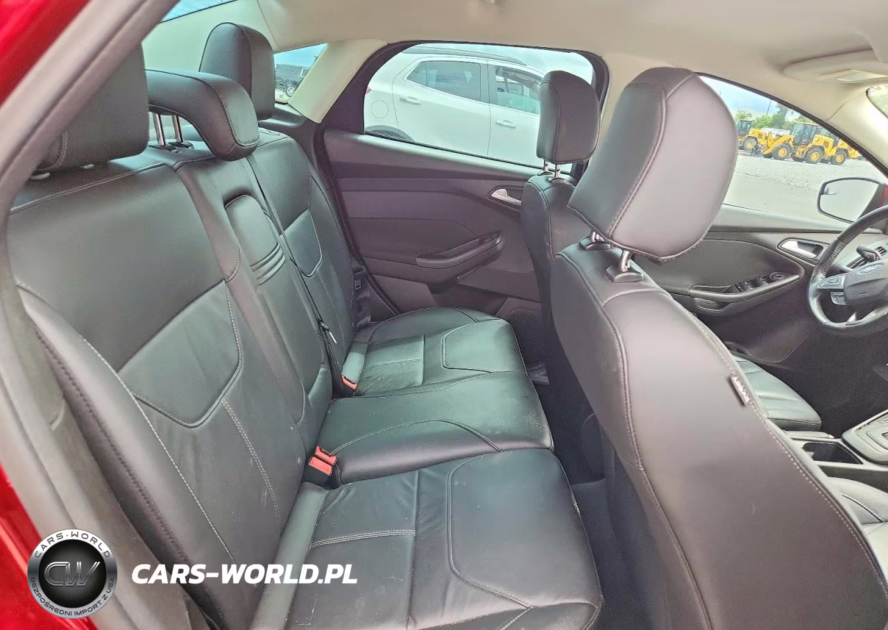 2016 Ford Focus Se VIN:1FADP3F23GL266330 - 10