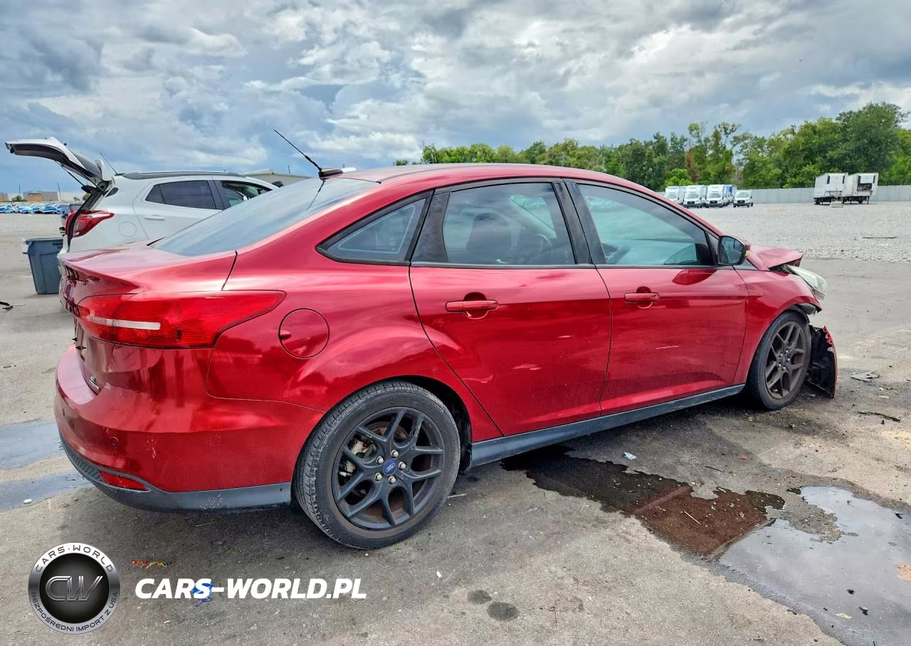 2016 Ford Focus Se VIN:1FADP3F23GL266330 - 3