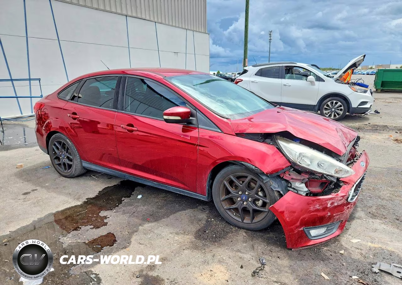 2016 Ford Focus Se VIN:1FADP3F23GL266330 - 4