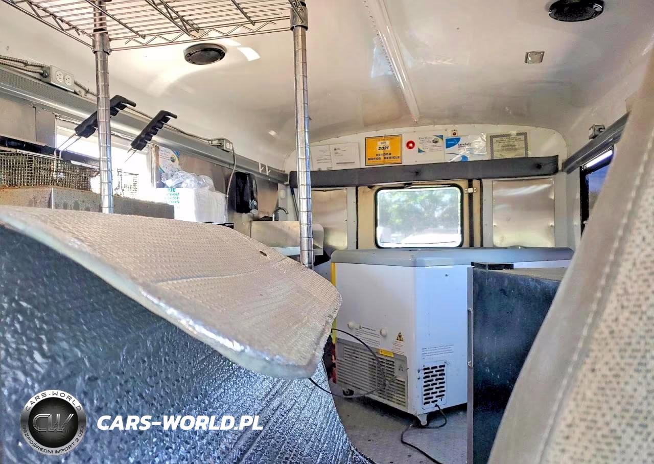 2008 Chevrolet Express G3500 VIN:1GBHG31C281110695 - 10