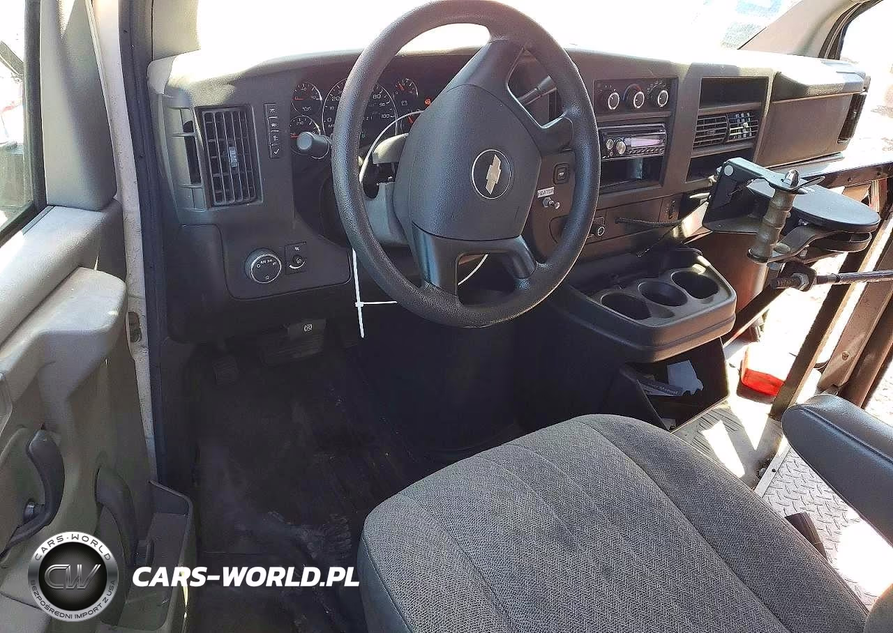2008 Chevrolet Express G3500 VIN:1GBHG31C281110695 - 8
