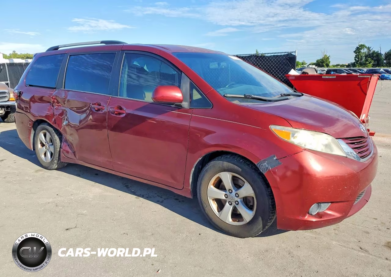 2016 Toyota Sienna Le VIN:5TDKK3DC4GS747617 - 4
