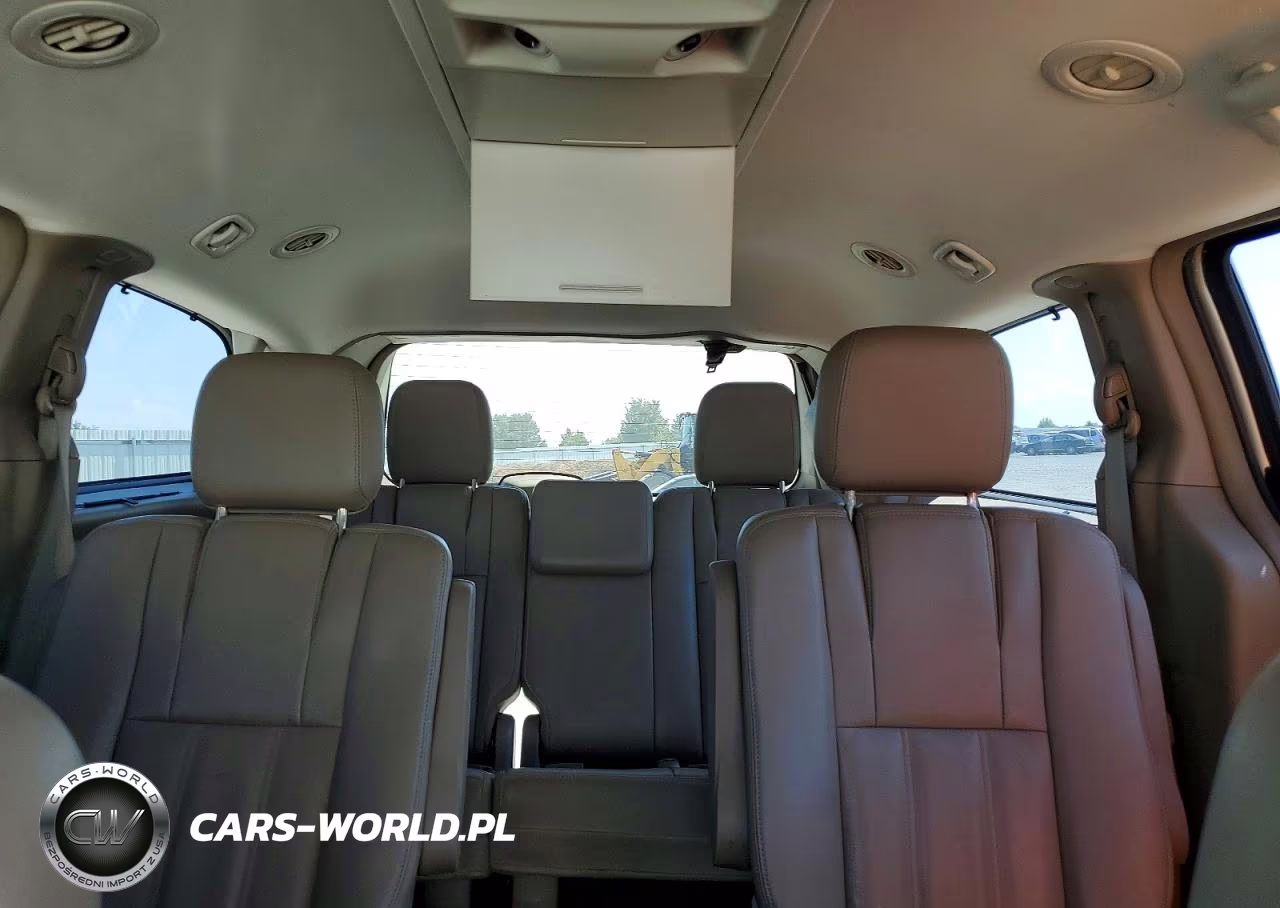 2014 Chrysler Town & Country Touring VIN:2C4RC1BG3ER307674 - 10