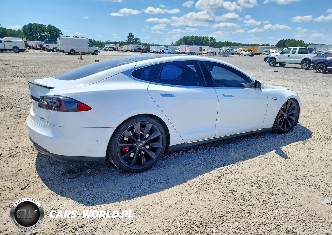 2015 Tesla Model S 85D VIN:5YJSA1H23FFP74030 - 3