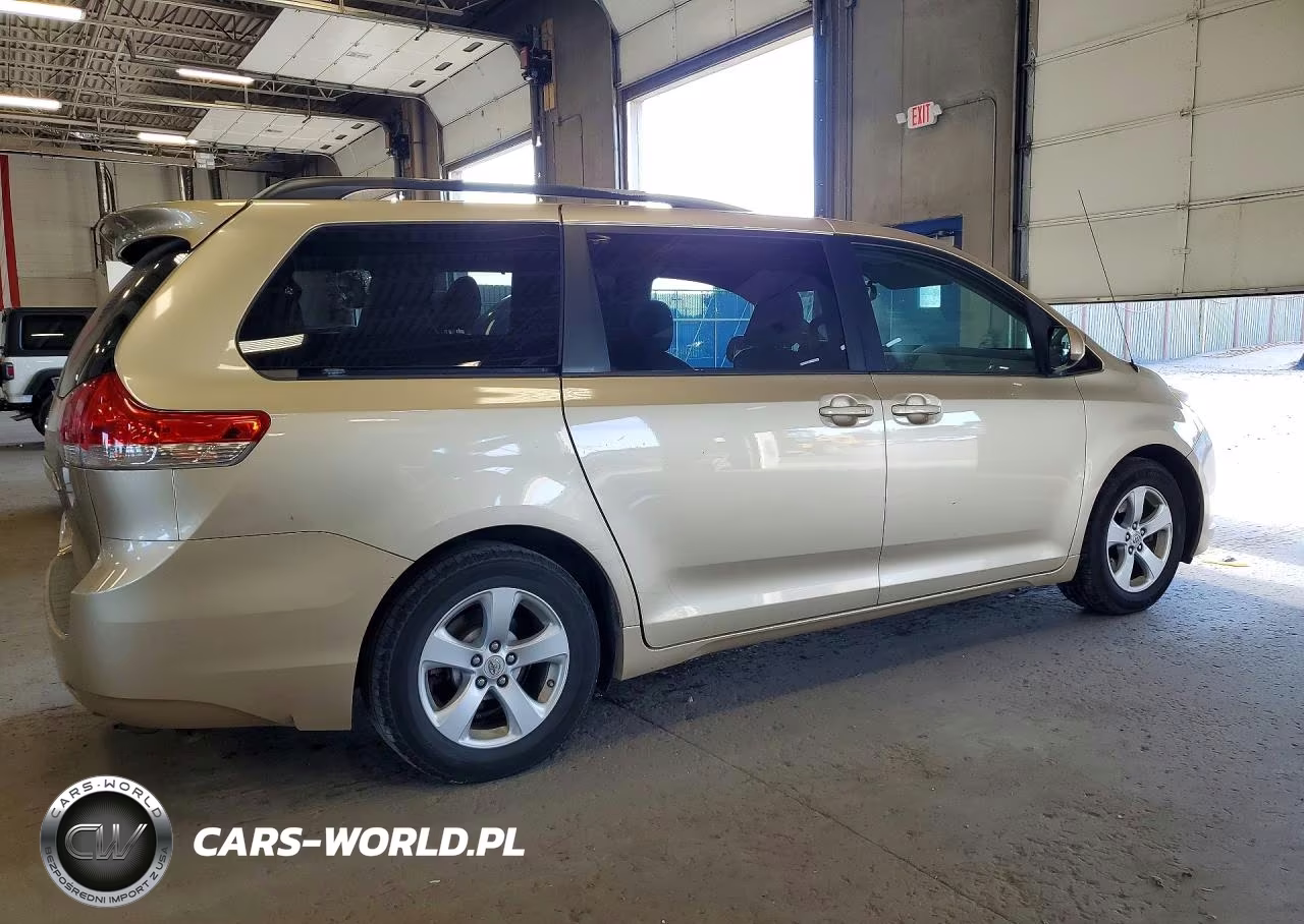 2013 Toyota Sienna Le VIN:5TDKK3DCXDS287004 - 3