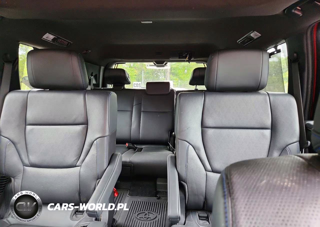 2025 Toyota Sequoia Platinum VIN:7SVAAABA7SX064503 - 10