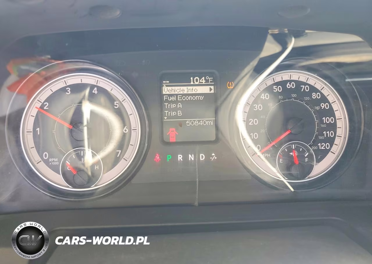 2022 Ram 1500 Classic Tradesman VIN:3C6JR6DG7NG428114 - 9