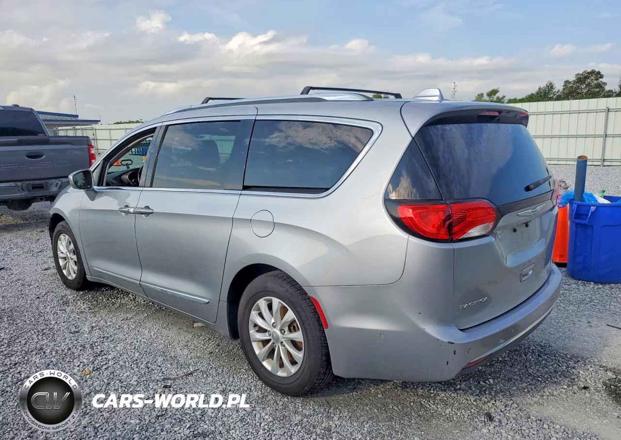 2018 Chrysler Pacifica Touring L VIN:2C4RC1BG6JR269769 - 2