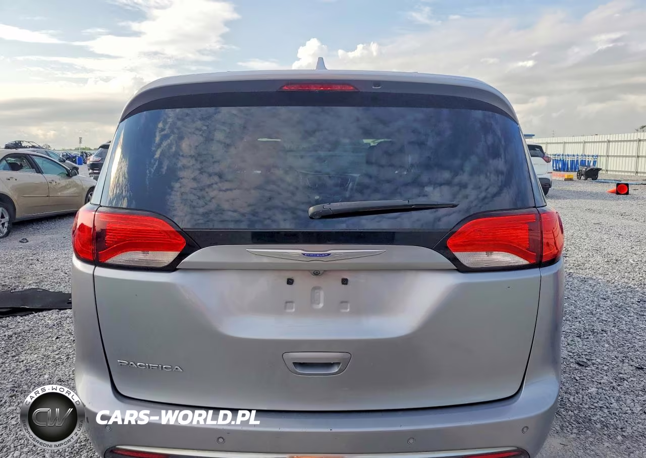 2018 Chrysler Pacifica Touring L VIN:2C4RC1BG6JR269769 - 6