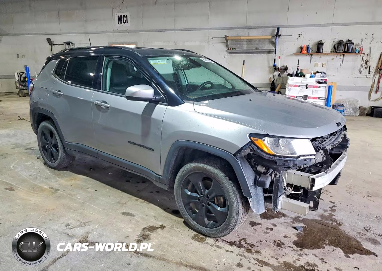 2018 Jeep Compass Latitude VIN:3C4NJDBB6JT304351 - 4