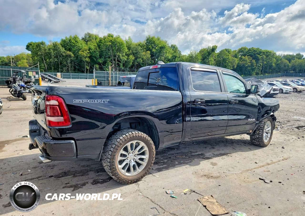 2023 Ram 1500 Laramie VIN:1C6SRFRT1PN624764 - 3