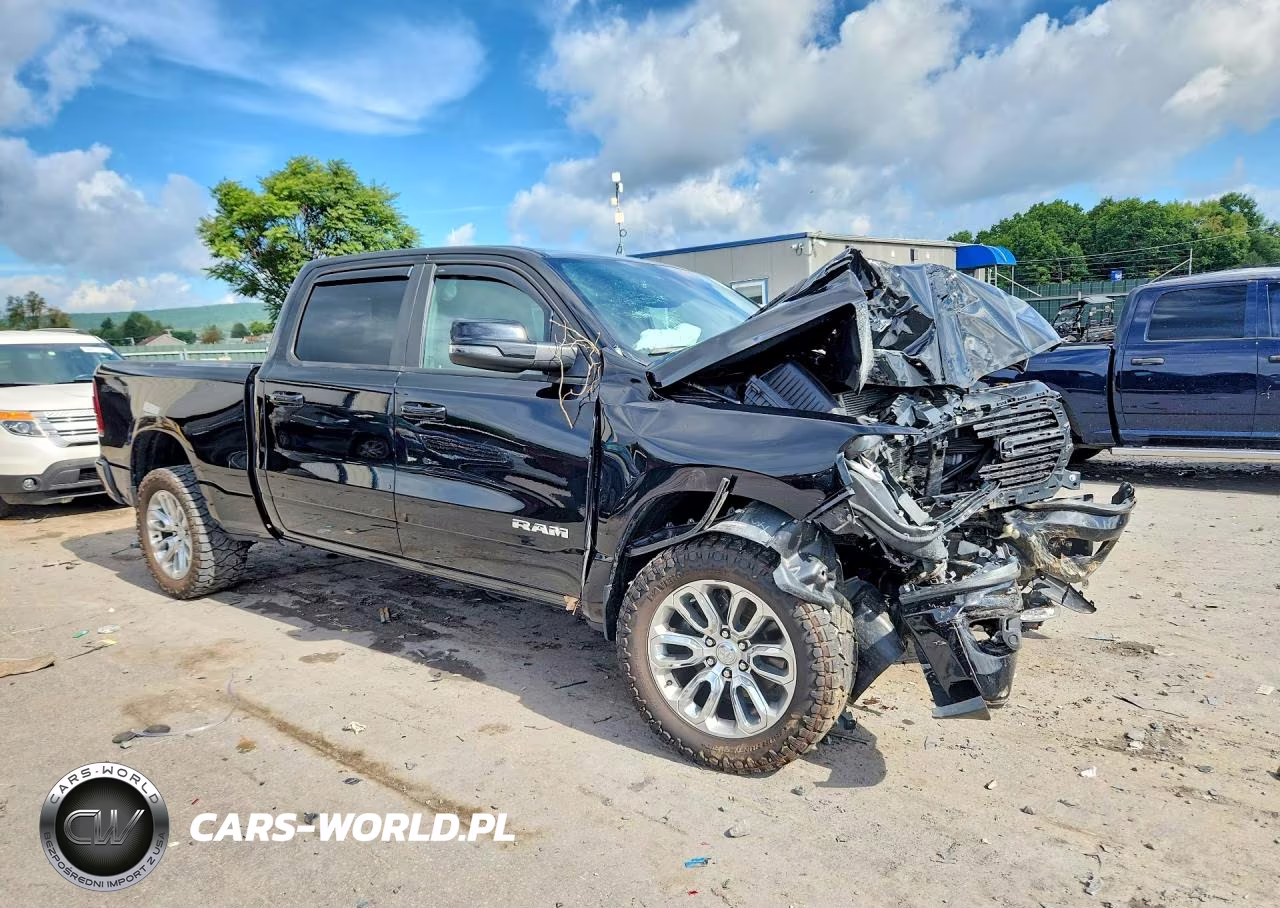2023 Ram 1500 Laramie VIN:1C6SRFRT1PN624764 - 4