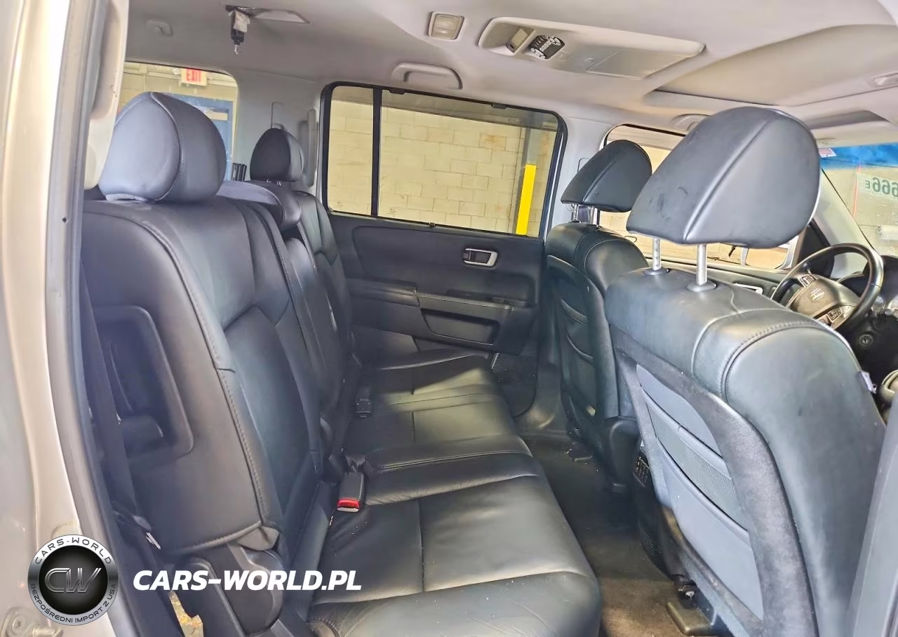 2011 Honda Pilot Touring VIN:5FNYF4H95BB071081 - 10