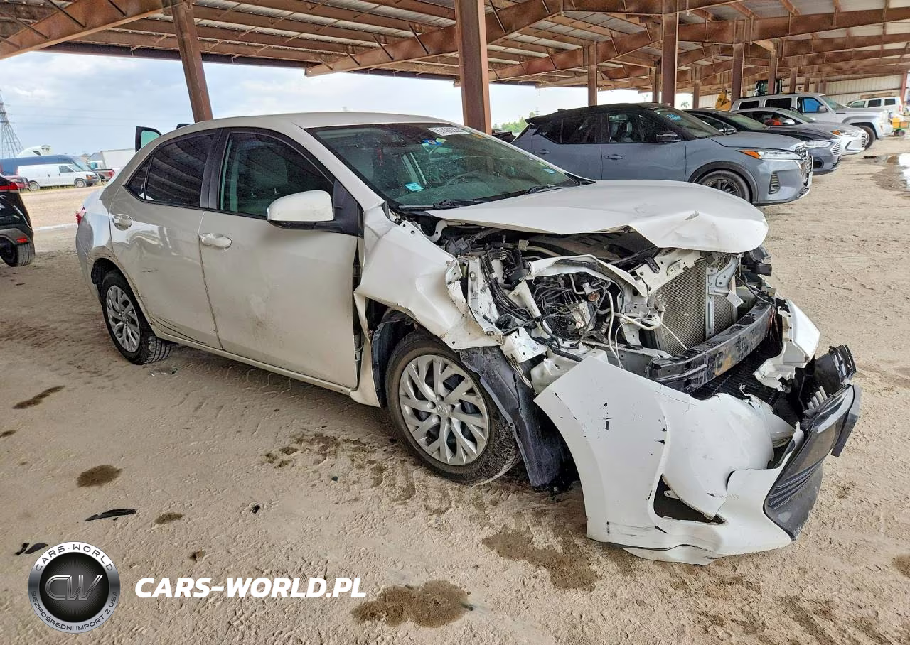 2018 Toyota Corolla Le VIN:5YFBURHE9JP855921 - 4