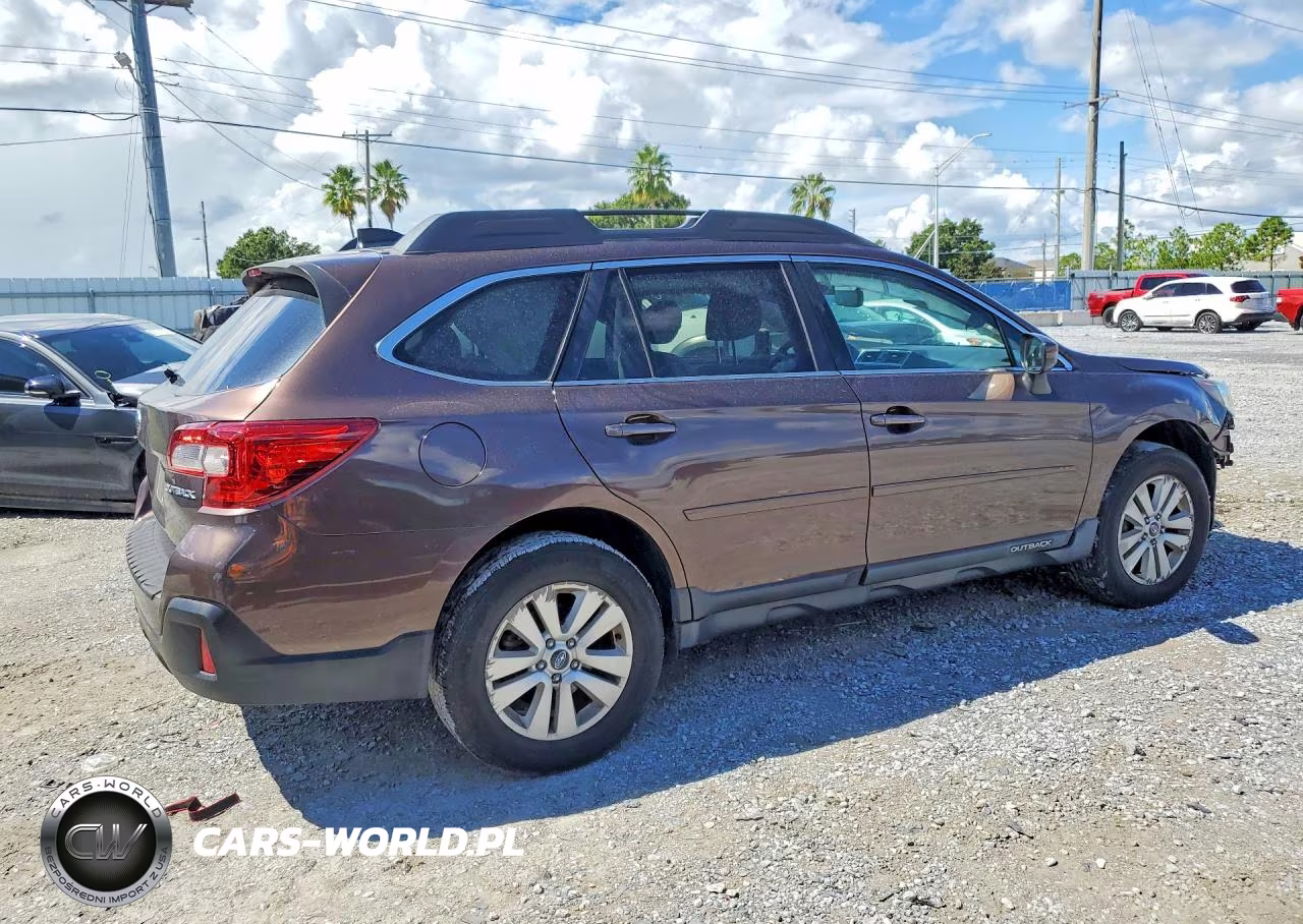 2019 Subaru Outback 2.5I Premium VIN:4S4BSAFC7K3383376 - 3