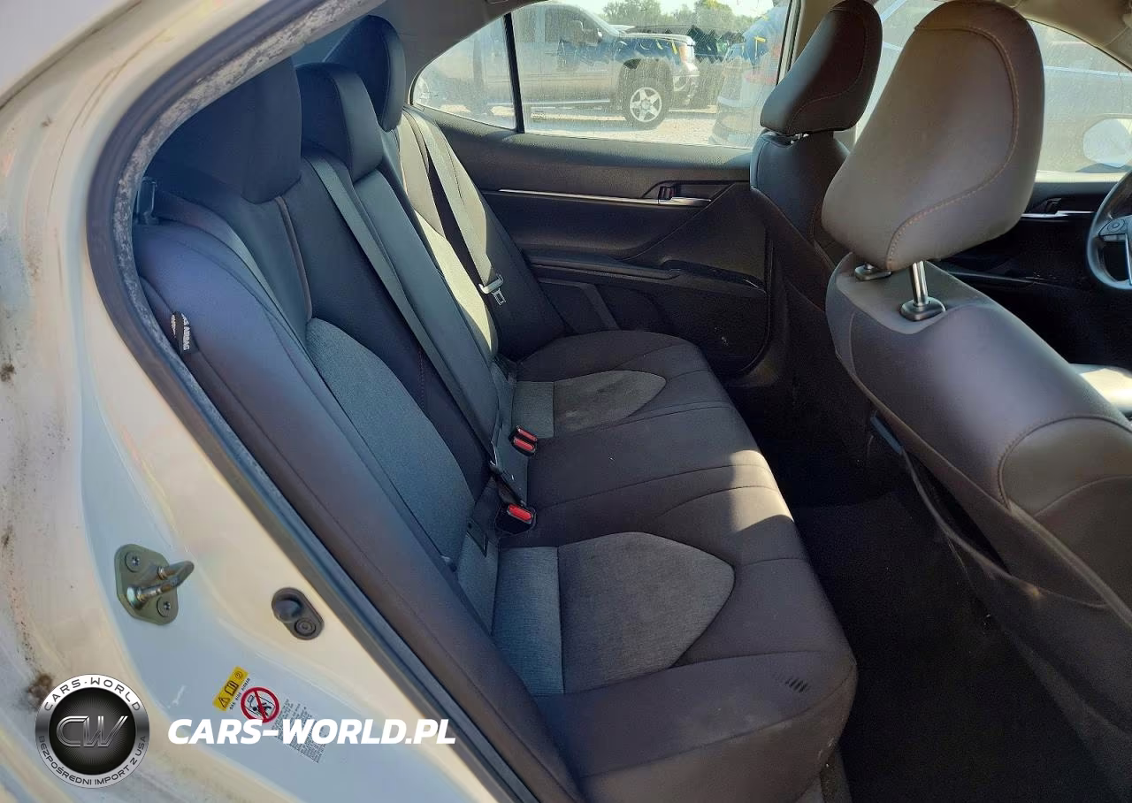 2019 Toyota Camry Le VIN:4T1B11HK2KU231314 - 10