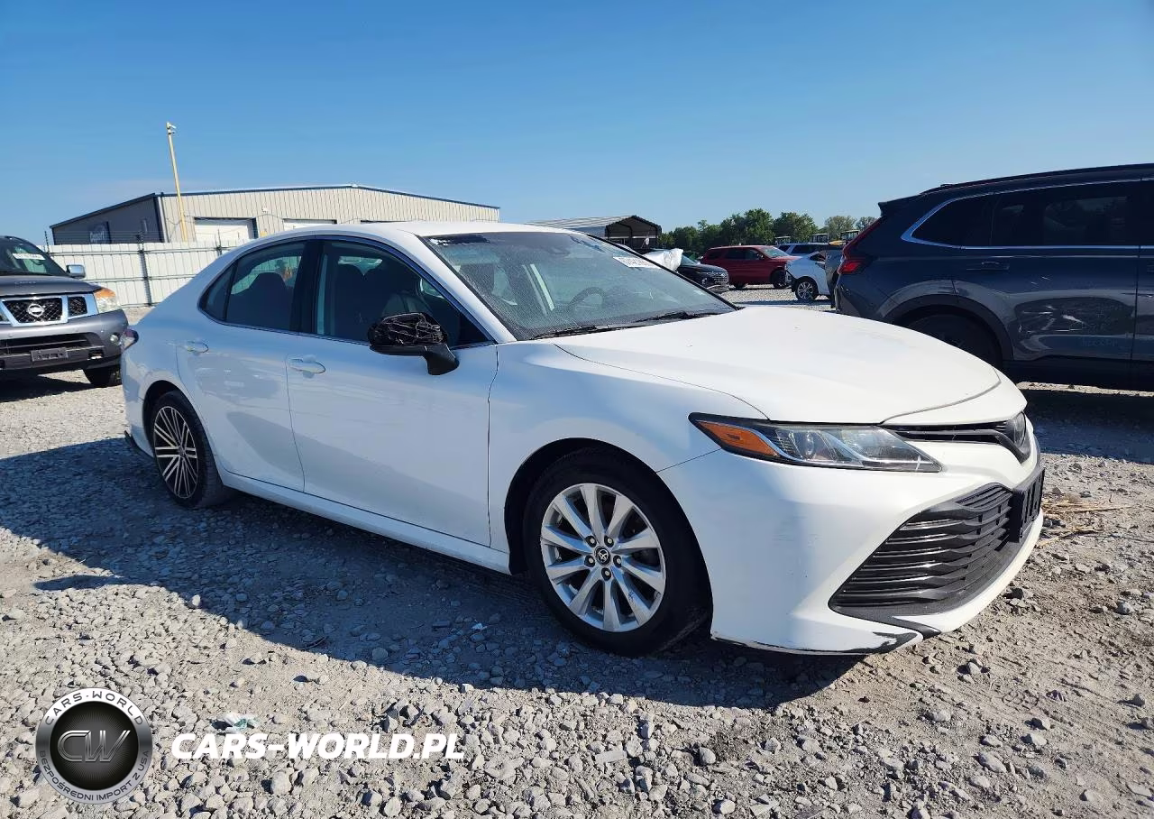 2019 Toyota Camry Le VIN:4T1B11HK2KU231314 - 4