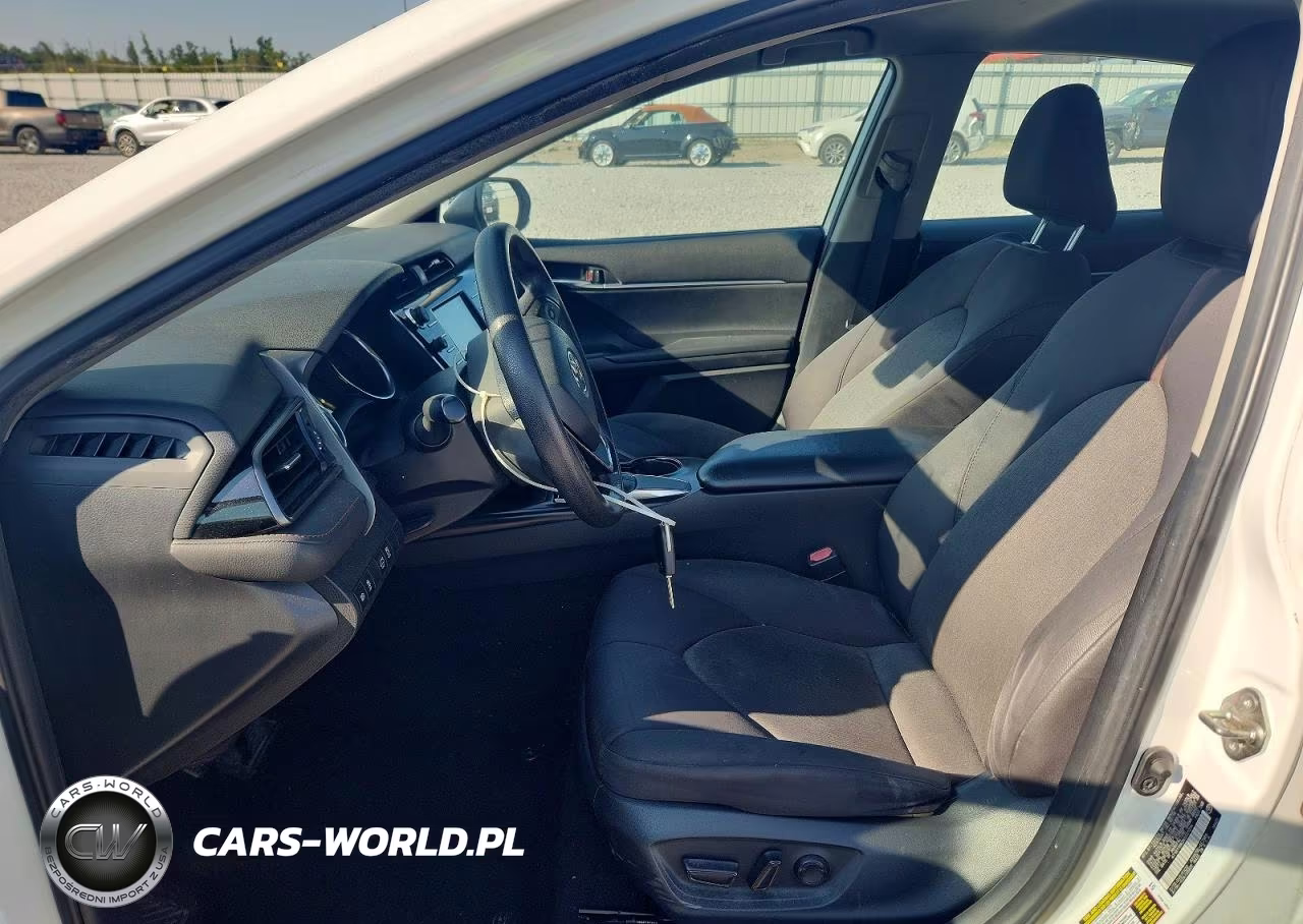 2019 Toyota Camry Le VIN:4T1B11HK2KU231314 - 7