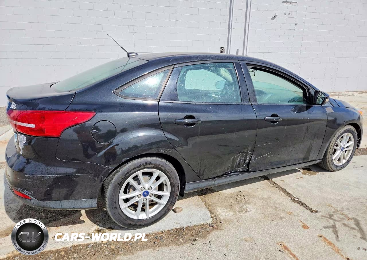 2015 Ford Focus Se VIN:1FADP3F24FL307742 - 3