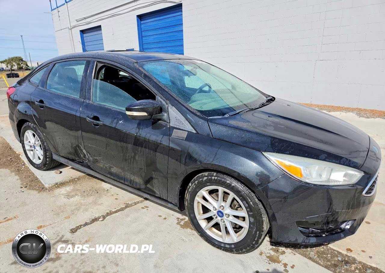 2015 Ford Focus Se VIN:1FADP3F24FL307742 - 4