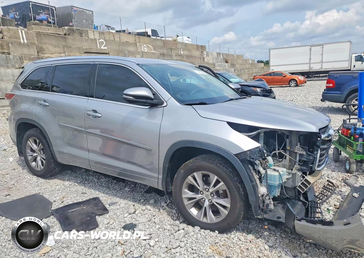 2015 Toyota Highlander Xle VIN:5TDKKRFH5FS071110 - 4