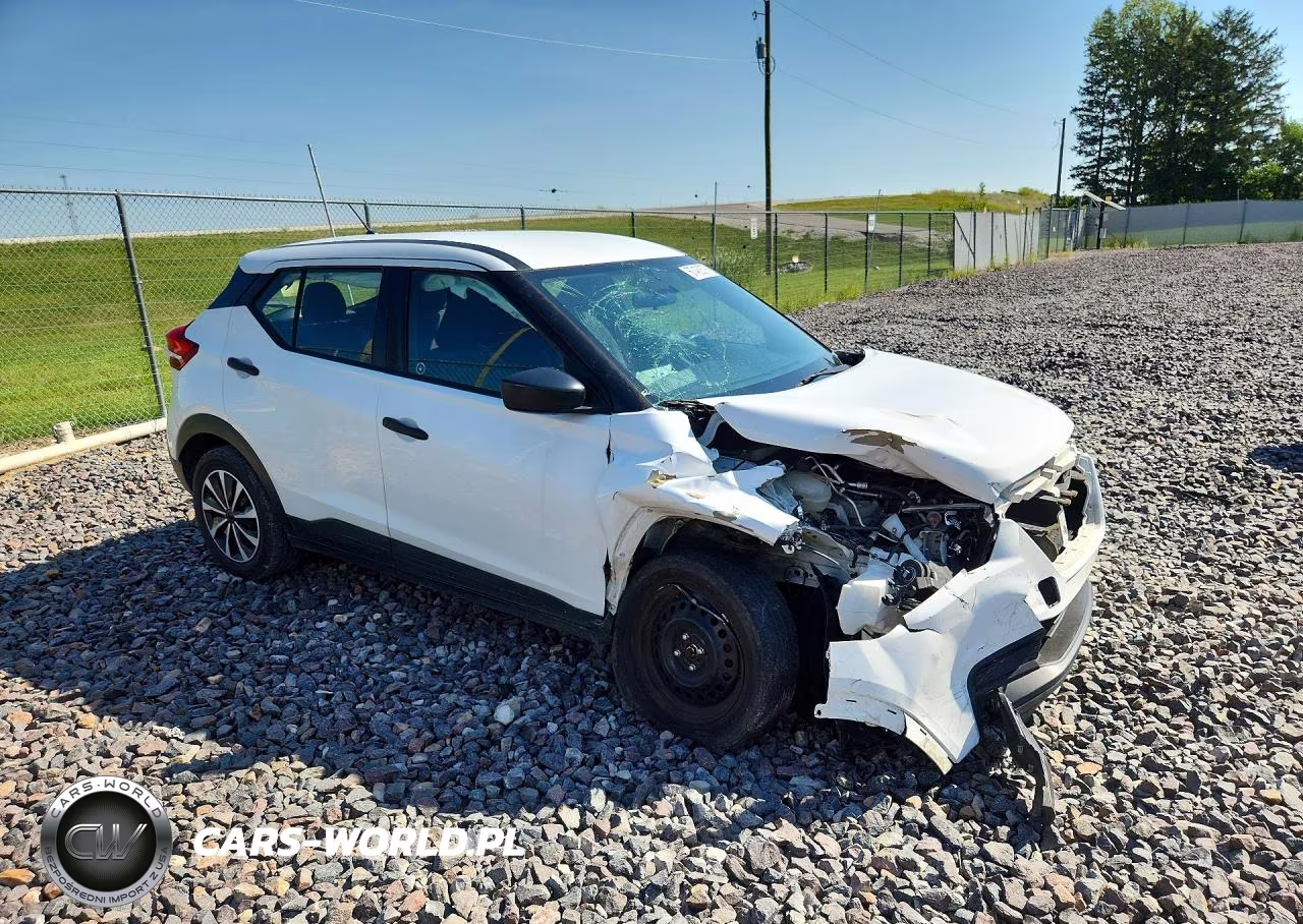 2019 Nissan Kicks S VIN:3N1CP5CU4KL559385 - 4