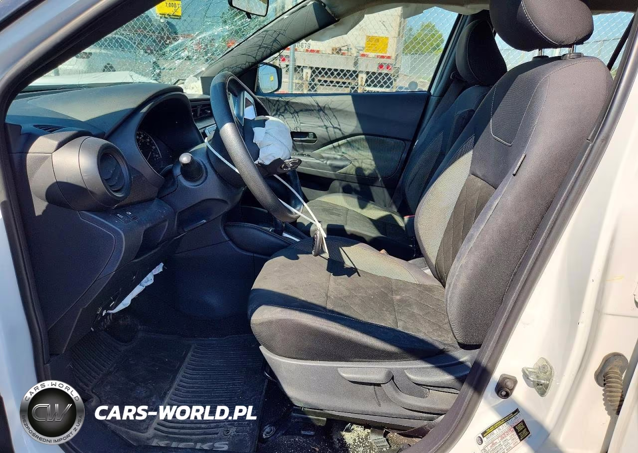 2019 Nissan Kicks S VIN:3N1CP5CU4KL559385 - 7