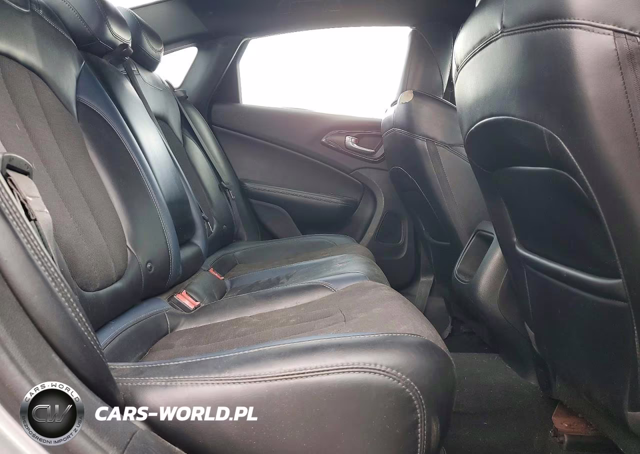 2015 Chrysler 200 S VIN:1C3CCCBB8FN665667 - 10