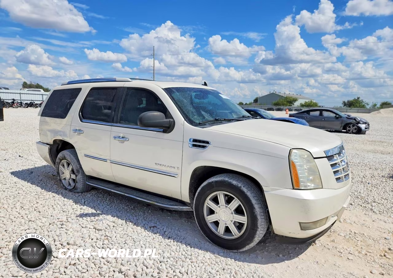 2008 Cadillac Escalade Luxury VIN:1GYEC638X8R236741 - 4